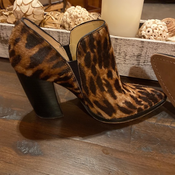 Vince Camuto ankle mohair leopard boots - Picture 2 of 10